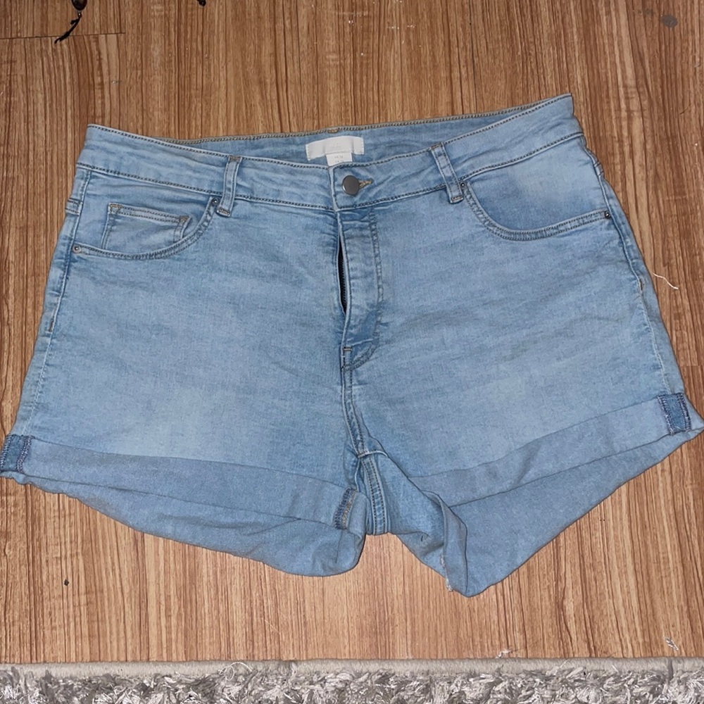 H&M light wash stretch denim jeans